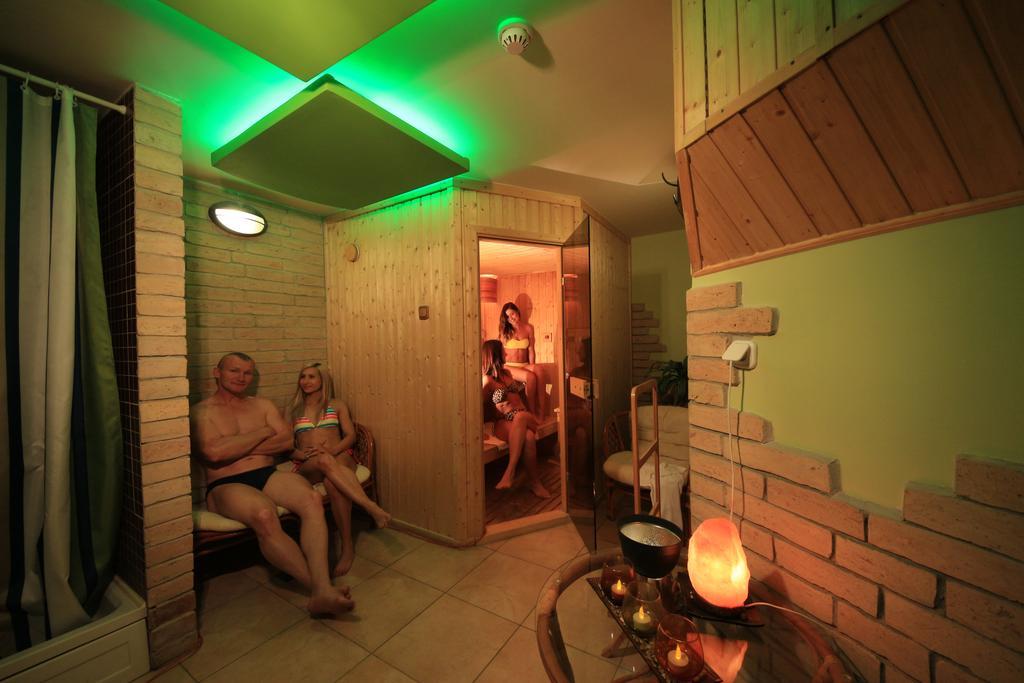 Napraforgo Wellness Haz Es Panzio Bed & Breakfast Pécs Exterior photo